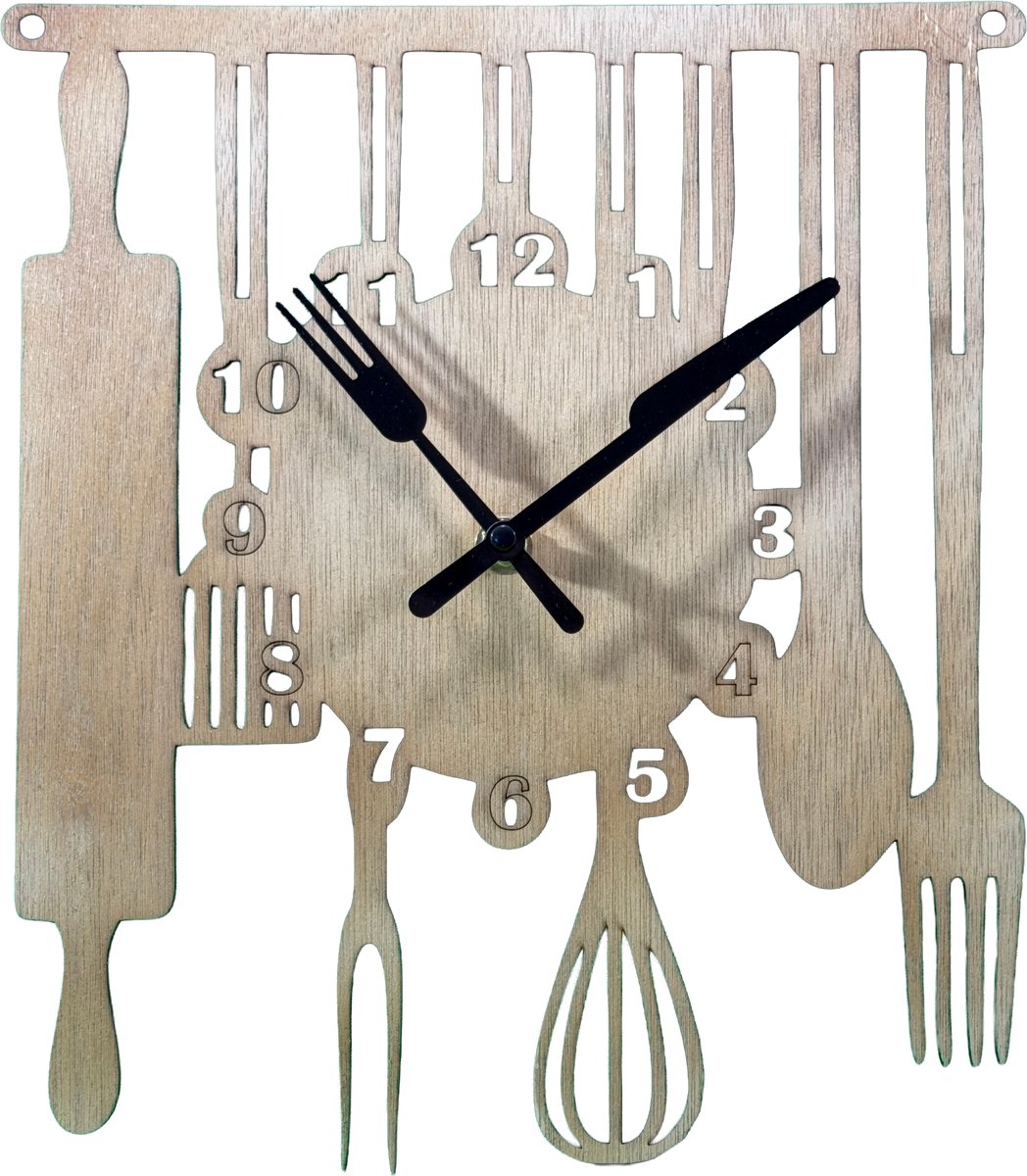 houten keukenklok met keukengereedschap
