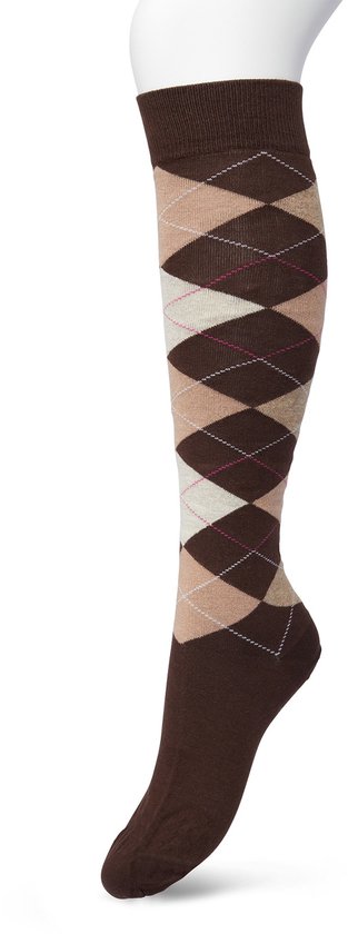 Bruine kniekous met beige, bruine en roze ruiten. Een witte mannequin voet.