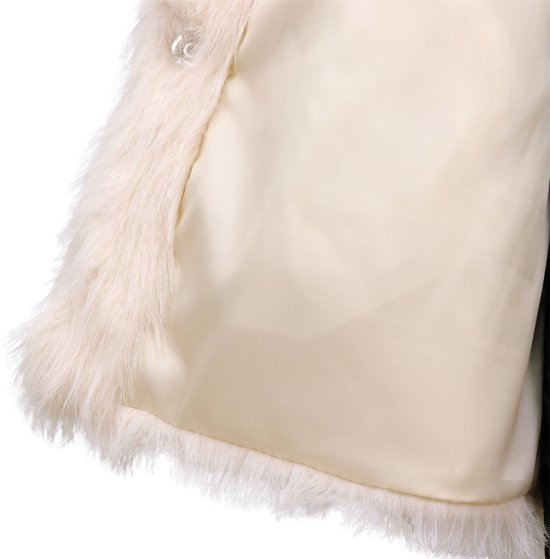 Crèmekleurige nepbontjas, met effen beige voering en drukknoopsluiting.