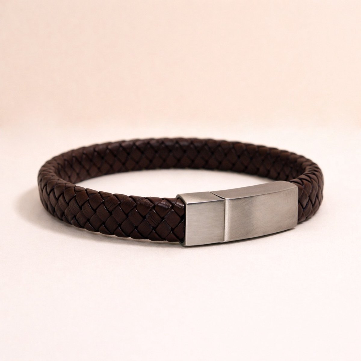 Assieraad - Asarmband met vulsetje - Mini urn - Lederen armband - Leer - Donkerbruin - Matte zilveren sluiting - Maat Medium - 21 centimeter
