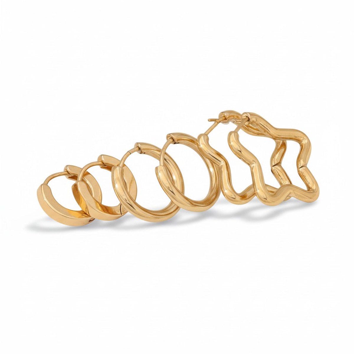 Aramat Jewels | Sieradensets | Goudkleurige stainless steel oorringenset – 2x rond + 1x stervormig – 3 paar | | | |3mm | Staal | Kinderen, Volwassenen | Verkleurd niet