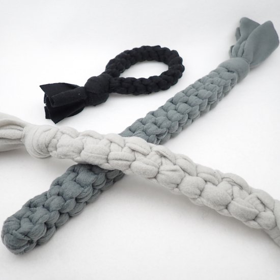 De Woefies® 3-delige set: Blafie antraciet, Kefie lichtgrijs & Wafwoefie zwart + gratis Colure® hondenpootje ketting (goud)