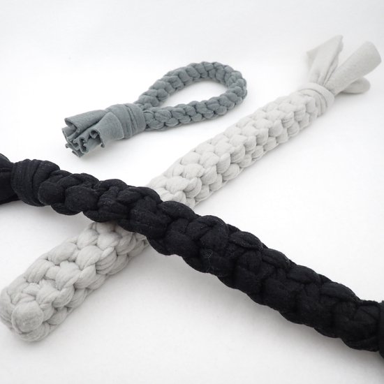 De Woefies® 3-delige set: Blafie lichtgrijs, Kefie antraciet & Wafwoefie zwart + gratis Colure® pootje-sleutelhanger (zilver)