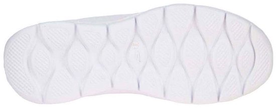 Onderkant van een witte Skechers GO WALK FLEX sneaker met een golvend patroon.