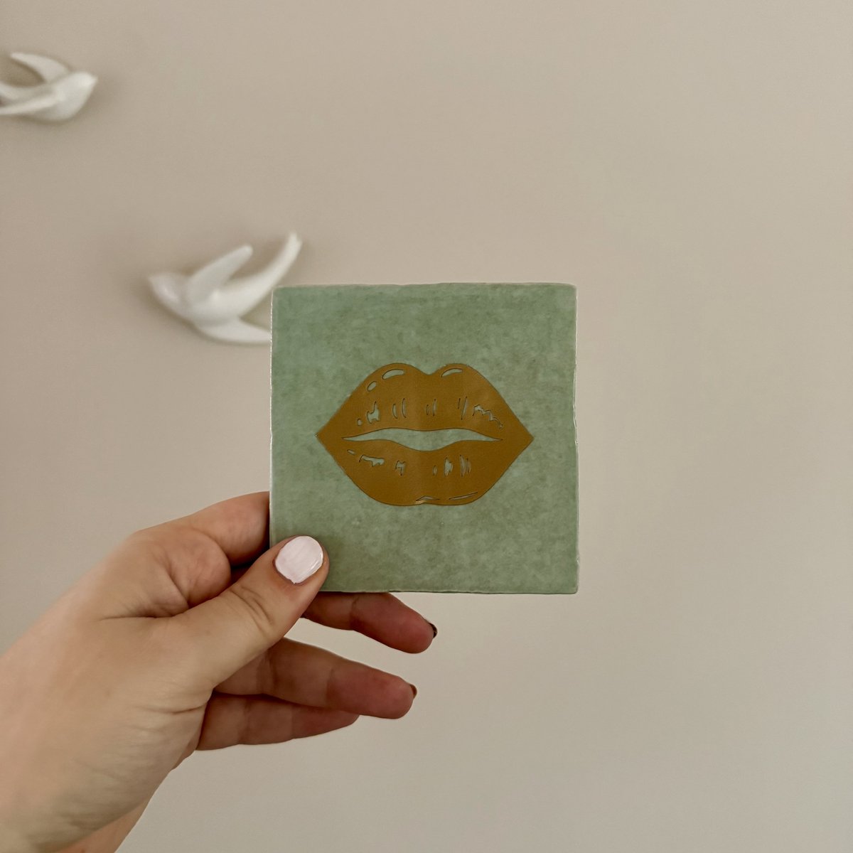 Wij & Blij - Tegeltje - spreuktegeltje - wandtegeltje - golden lips - afscheid - verjaardag - cadeau - moederdag - vaderdag - housewarming - kleinigheidje - bedankje - groen - kus - vriendschap - liefde - interieur - decoratie