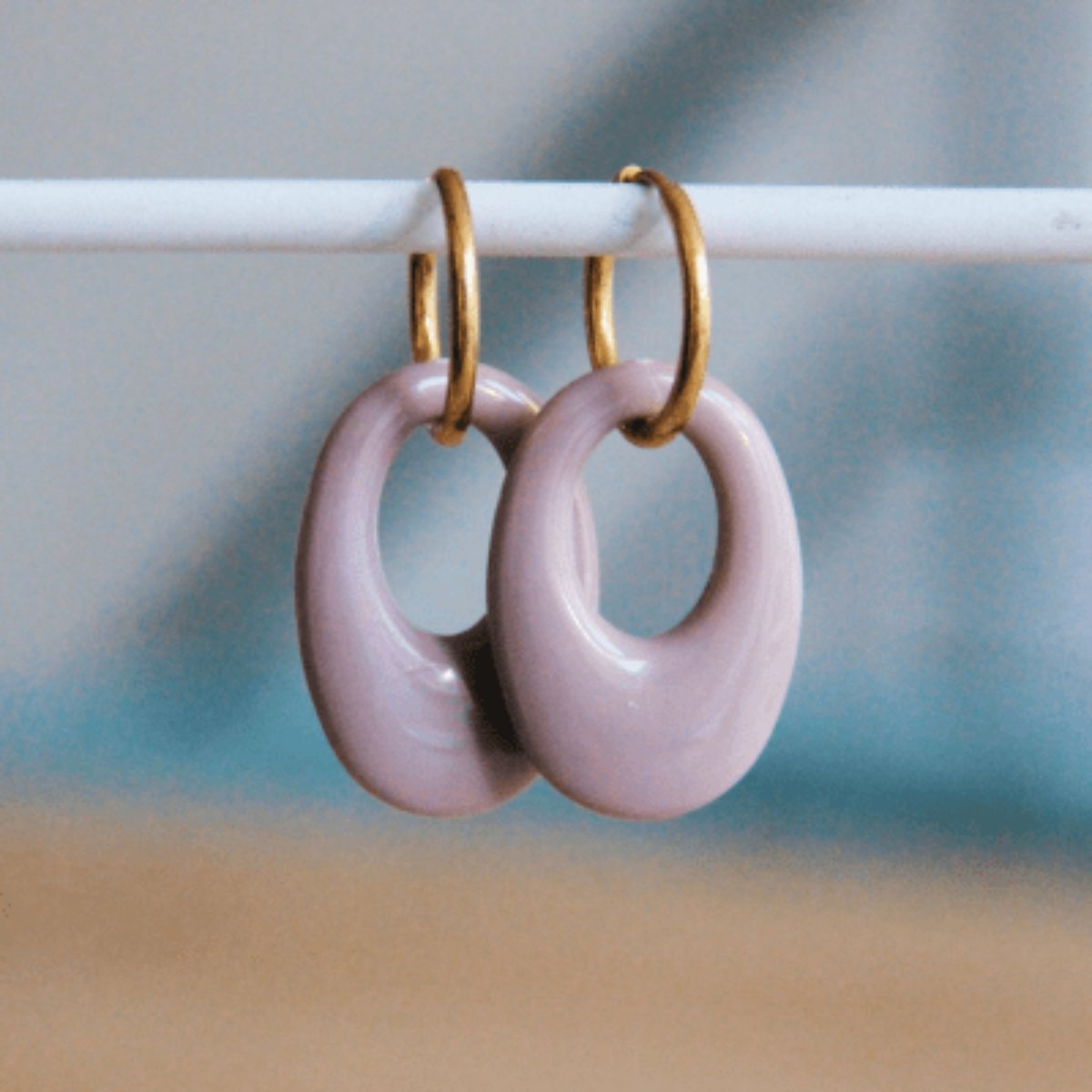 Juvana Oorring met Lichtpaarse Druppel - Trendy Oorbellen - Dames
