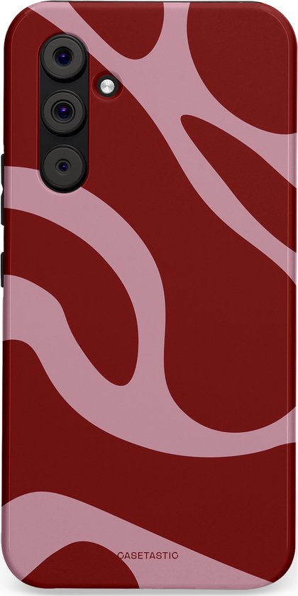 Burgundische rode telefoonhoes met een abstract roze blob patroon. Casetastic logo onderaan.