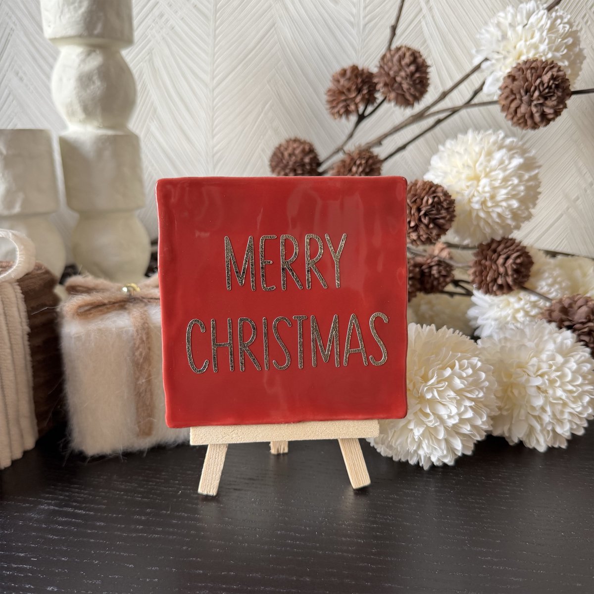 Hartjespost | Tegeltje Merry Christmas rood, goud | schoencadeautjes sinterklaas | tegeltjes met tekst | spreuktegel | tegeltjeswijsheden | Christmas | Xmas | kerstmis | decoratie kerst | 10x10