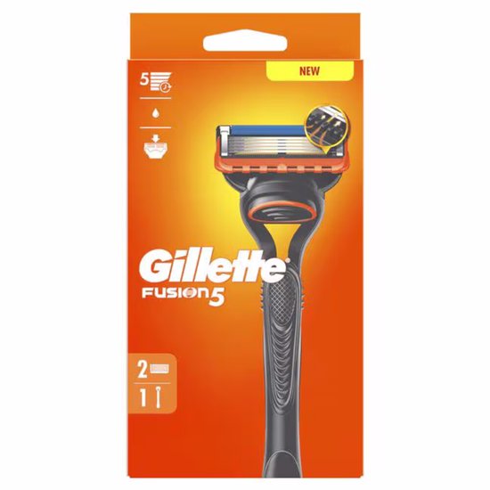 Gillette Fusion 5 scheermesjes in oranje en zwarte verpakking. "NEW" staat rechtsboven.