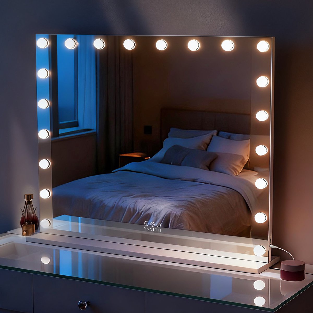 VANITII Hollywood Grote Make-upspiegel - 3 Lichtmodi - Met USB-oplaadpoort - Draagbare 10x Vergrotende Spiegel - Luxe Modern Design - 100x80cm - WIT