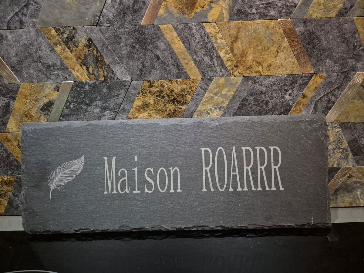 Eviva Home Deco Leisteen Tapasplank Langwerpig - Graveertekst "Maison ROARRR" - Unieke Woondecoratie Plank