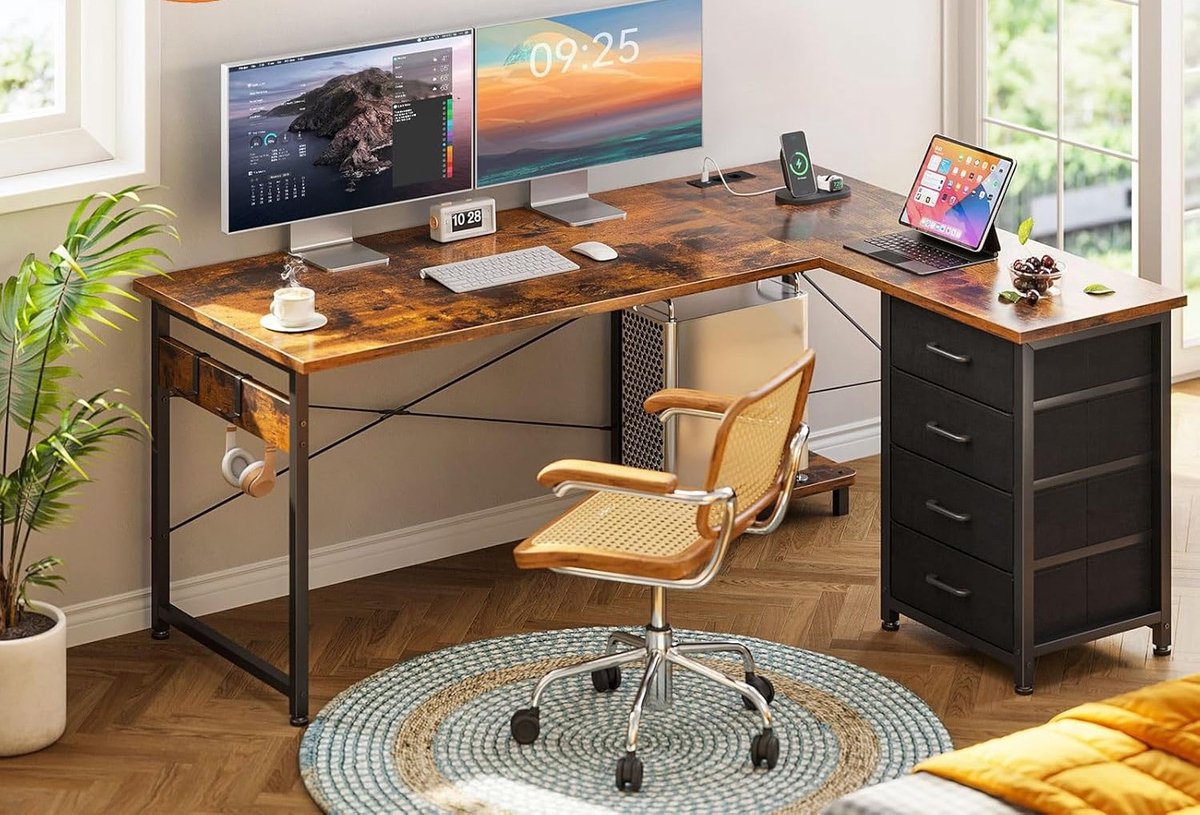 Electric L-Shaped Desk Vintage Brown – ODK ProOffice Hoekbureau met 4 Lades, USB & Stopcontact, Omkeerbaar, Thuiskantoor Bureau voor Gaming, Studeren & Werken, 135x100 cm Industrieel Design