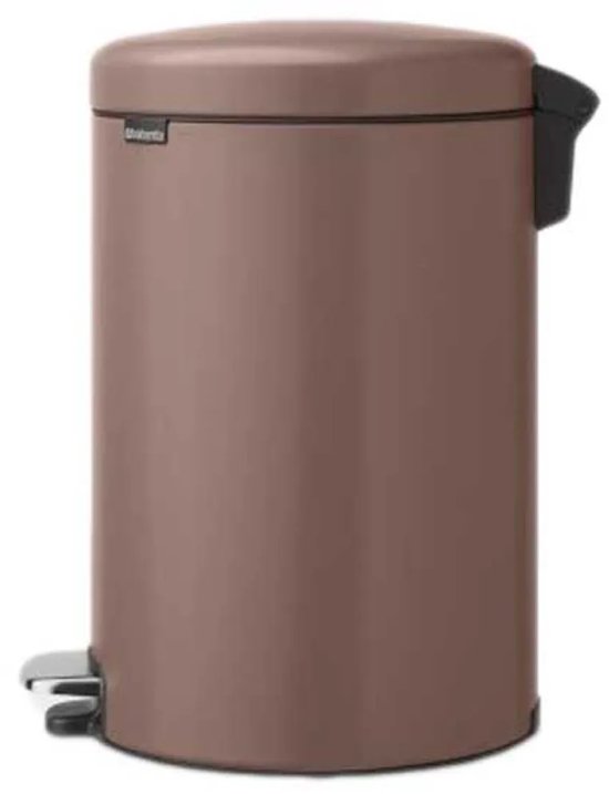 Bruine Brabantia NewIcon prullenbak met een zwarte handgreep en metalen trapper.