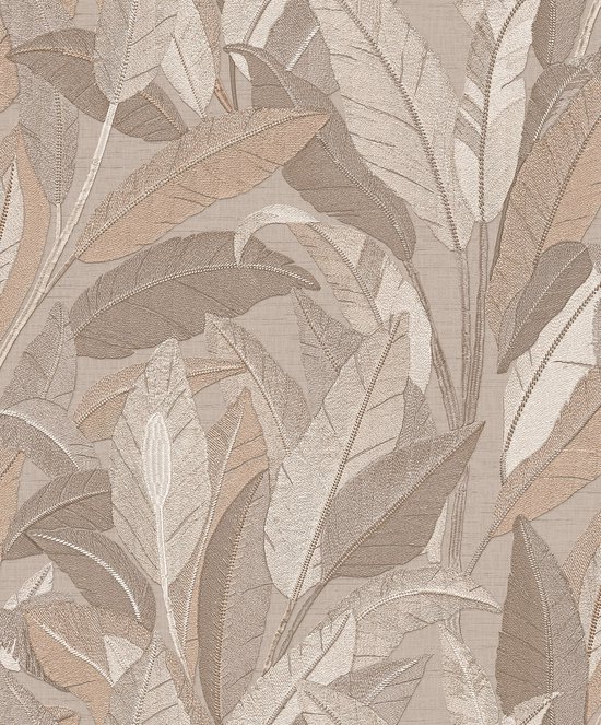 Motif de feuilles beige et taupe texturé sur un rouleau de papier peint.
