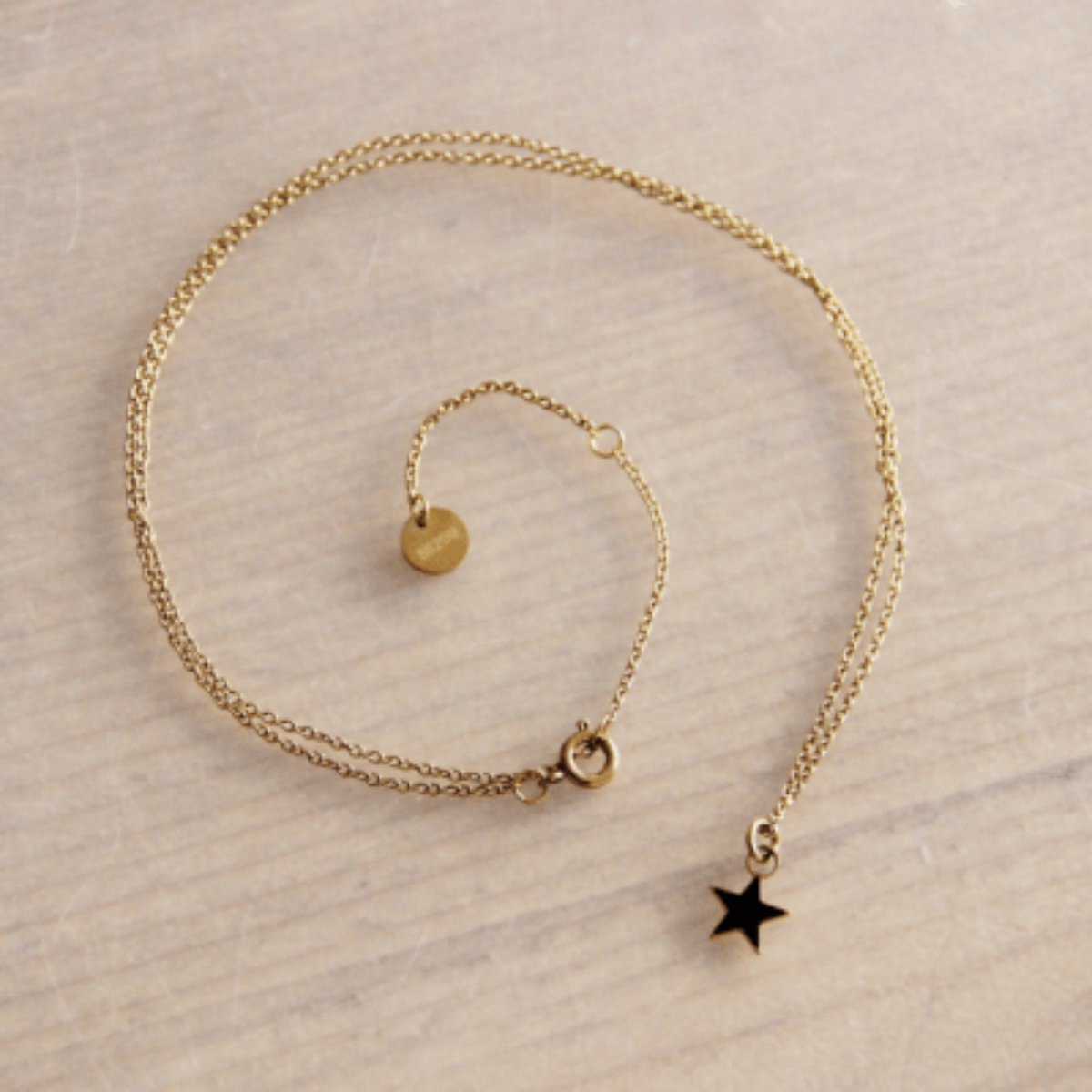 Juvana Fijne Ketting Van Roestvrij Staal Met Mini-Ster - Zwart/Goud - Trendy Accessoire Voor Dames