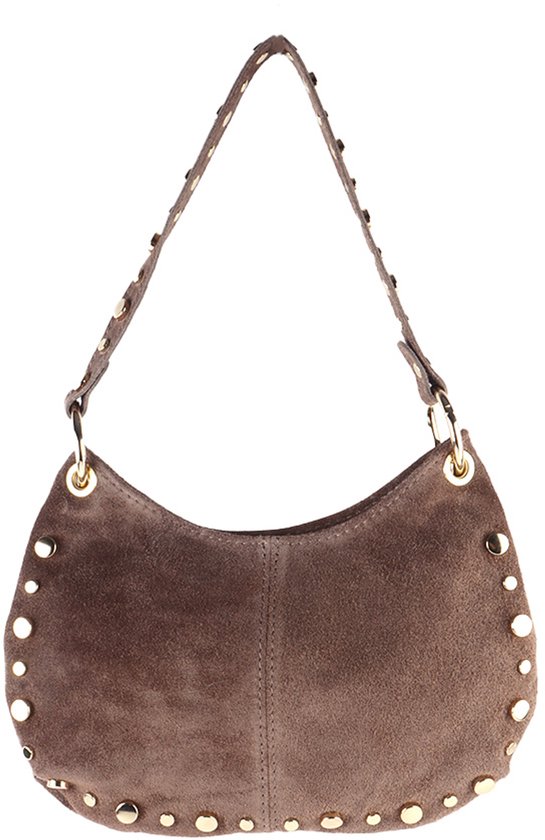 Sac bandoulière en daim marron avec clous dorés le long des bords et sur les bretelles.