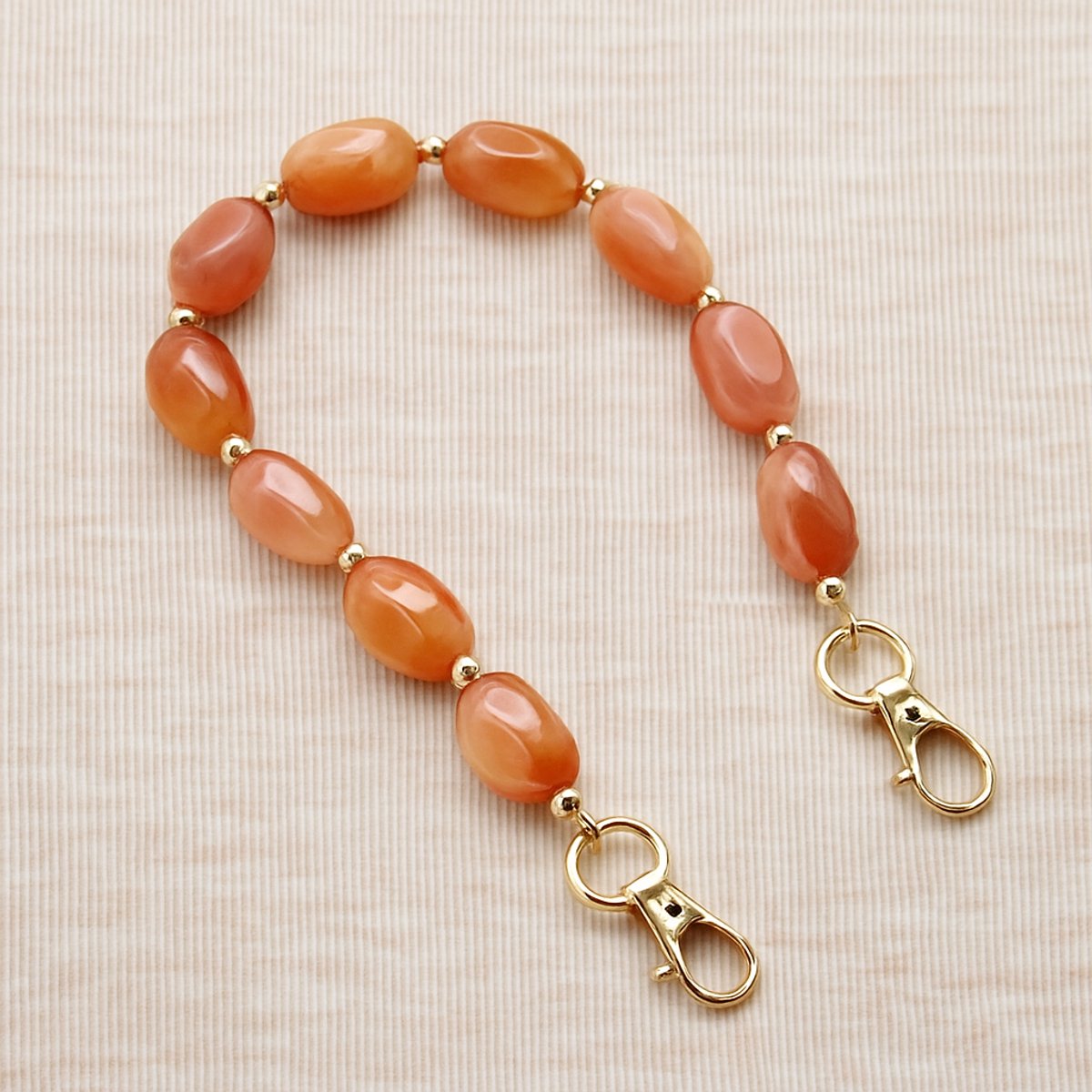 Telefoon Handstrap Oranje Amber Look – Luxe Polsbandje met Kralen – Smartphone Wrist Strap / Keycord – Stijlvol Telefoon Accessoire met Clips - Cadeau voor vrouwen - Valentijn cadeau vrouw