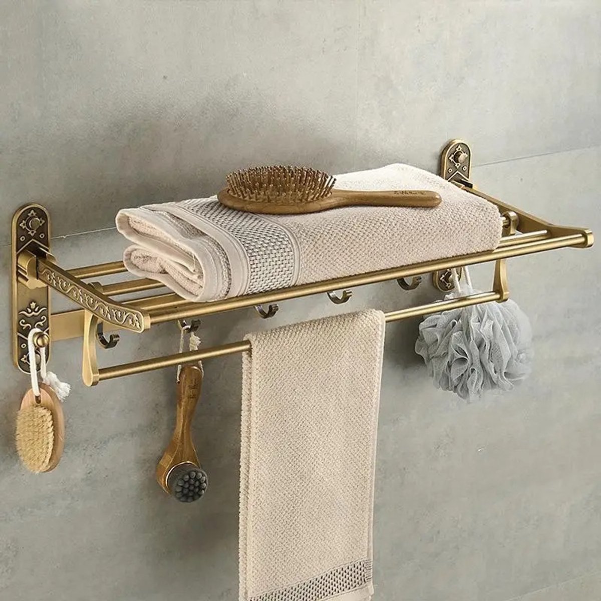Geef je Badkamer een Tijdloze Upgrade met dit Antiek Messing Handdoekrek.