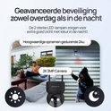 Zwarte Protectly beveiligingscamera met 2K 3MP lens, biedt helder zicht overdag en 's nachts met LED-verlichting.
