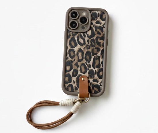 Coque de téléphone marron imprimé léopard avec cordon marron détachable.
