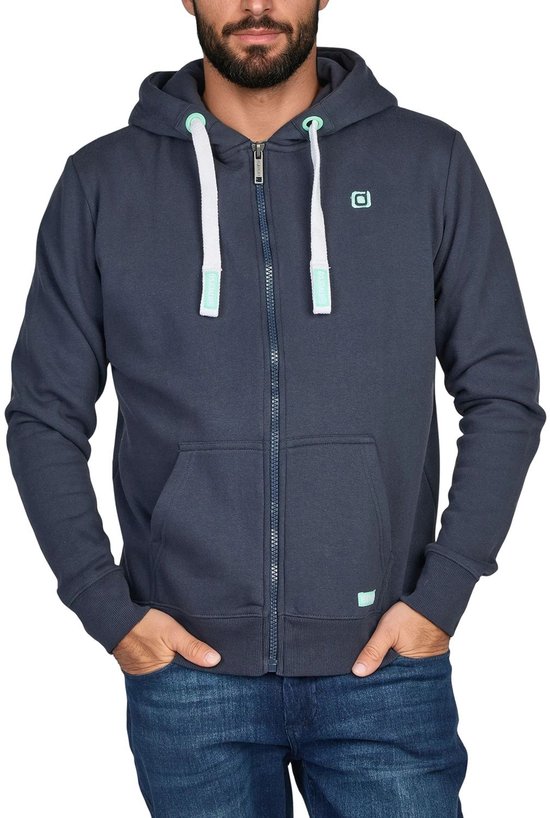 Man met donkergrijs regular fit sweater met capuchon, ritssluiting, witte veters en turquoise logo.