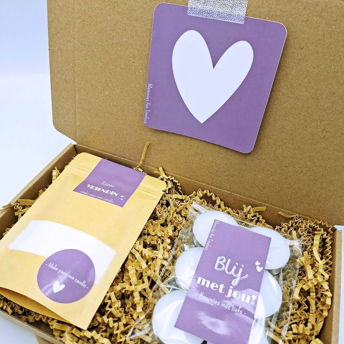 Memories Are Timeless Brievenbuscadeau Lieve Vriendin – Make Your Own Candle Cadeaupakket – Inclusief Theelichtjes & Persoonlijk Kaartje Paars