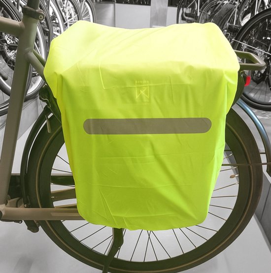 Lichtgroene, waterdichte fietstas-regenhoes met reflecterende strip op de voorkant.