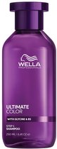 Paarse fles Wella Professionals Ultimate Color shampoo, stap 1.