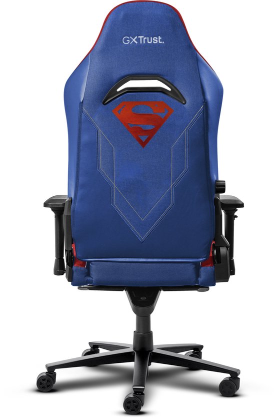 Achterkant van een blauwe Superman gaming stoel met rood-gele bies en het Superman logo.