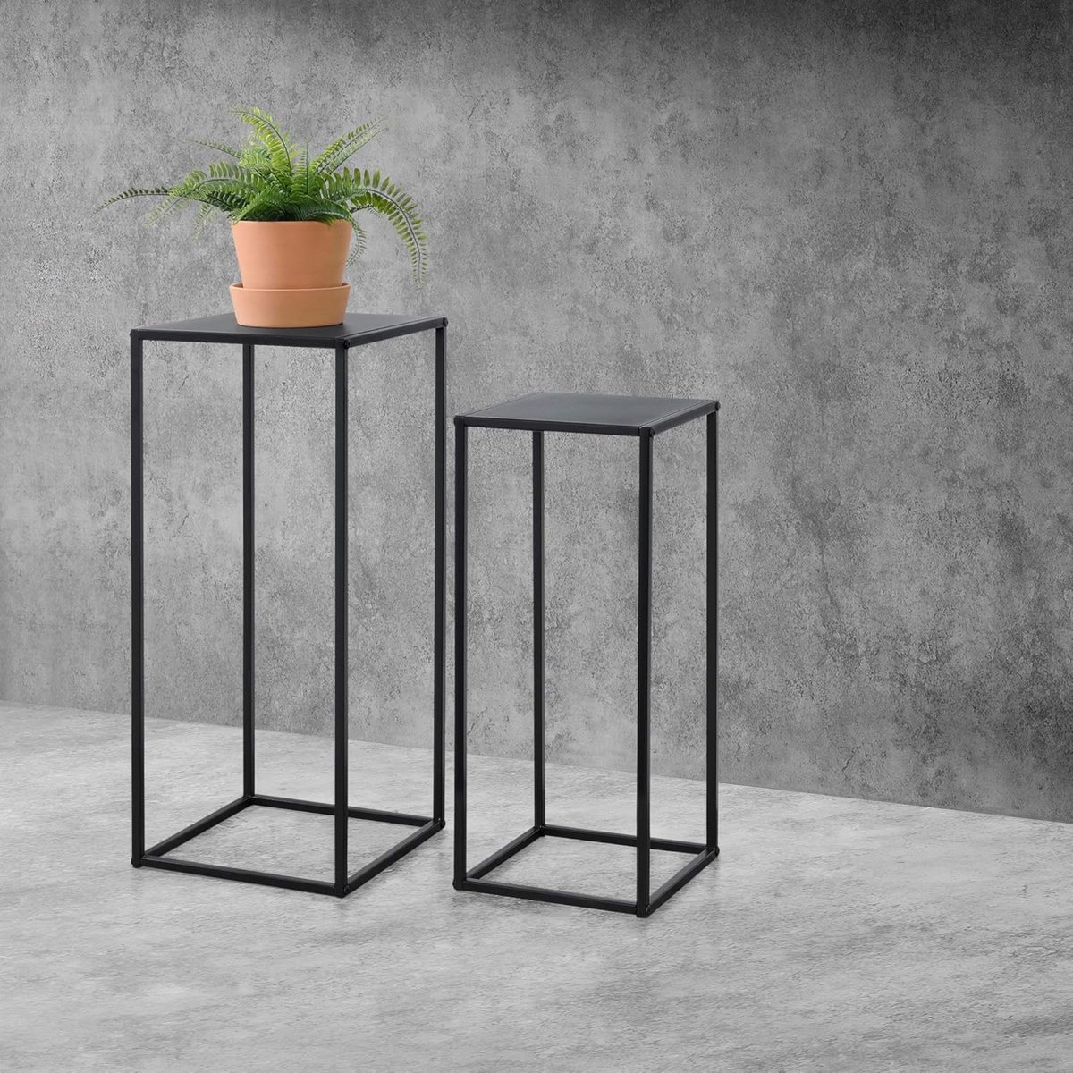 Set van 2 Zwarte Metalen Bijzettafels Industrieel Design