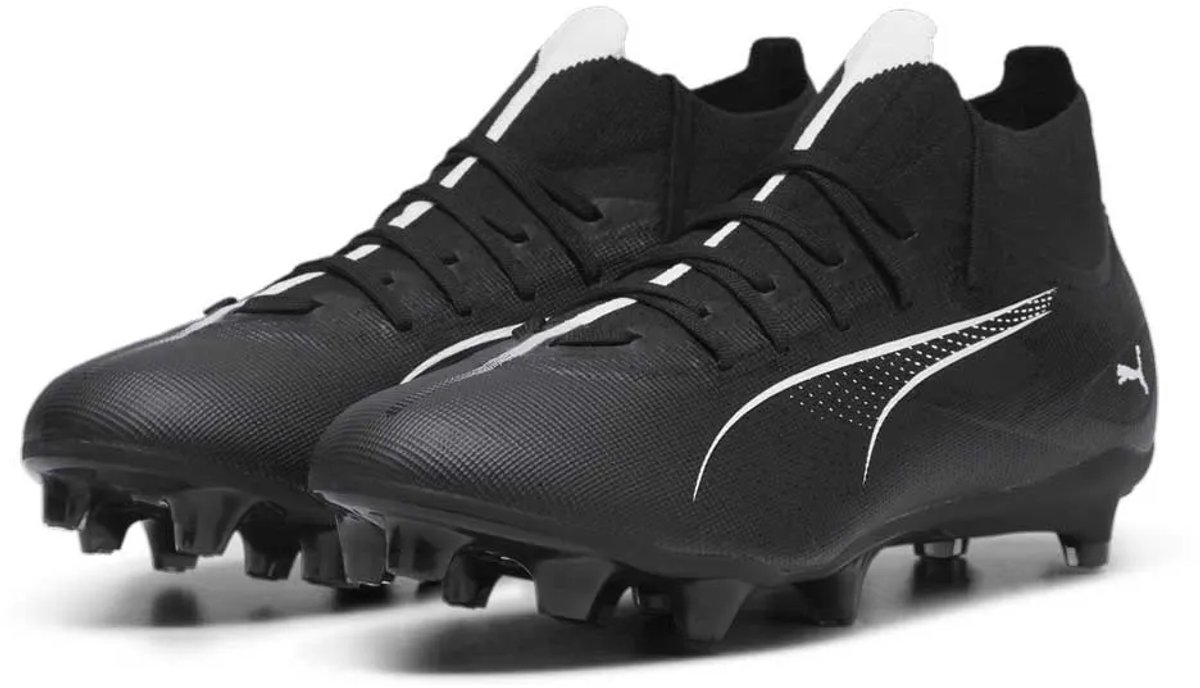 Puma Ultra 5 Match+ FG/AG voetbalschoenen in zwart, EU 45, met SPEEDSYSTEM zool en FastTrax noppenontwerp.