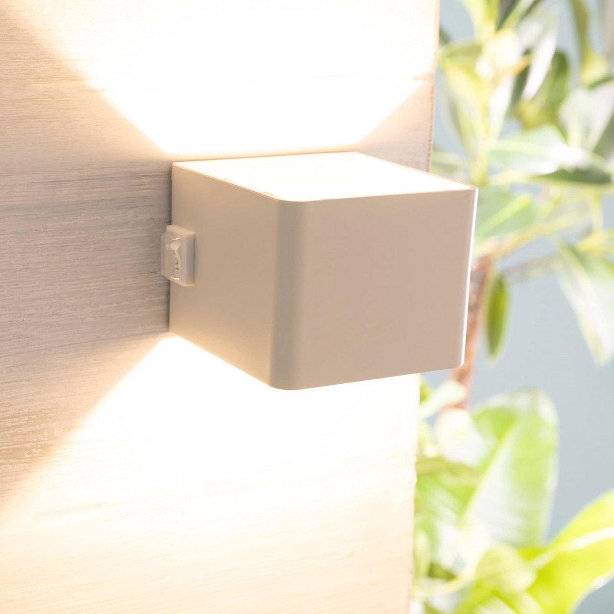 Oplaadbare LED buitenwandlamp met magnetische bevestiging en bewegingsmelder - Warmwitte lichtkleur 3000K