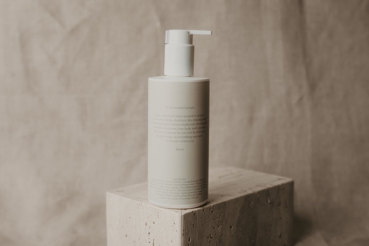 Six Senses - Hand Cream Moon - Liefdevol cadeau - Handcrème - Handgemaakt in Nederland