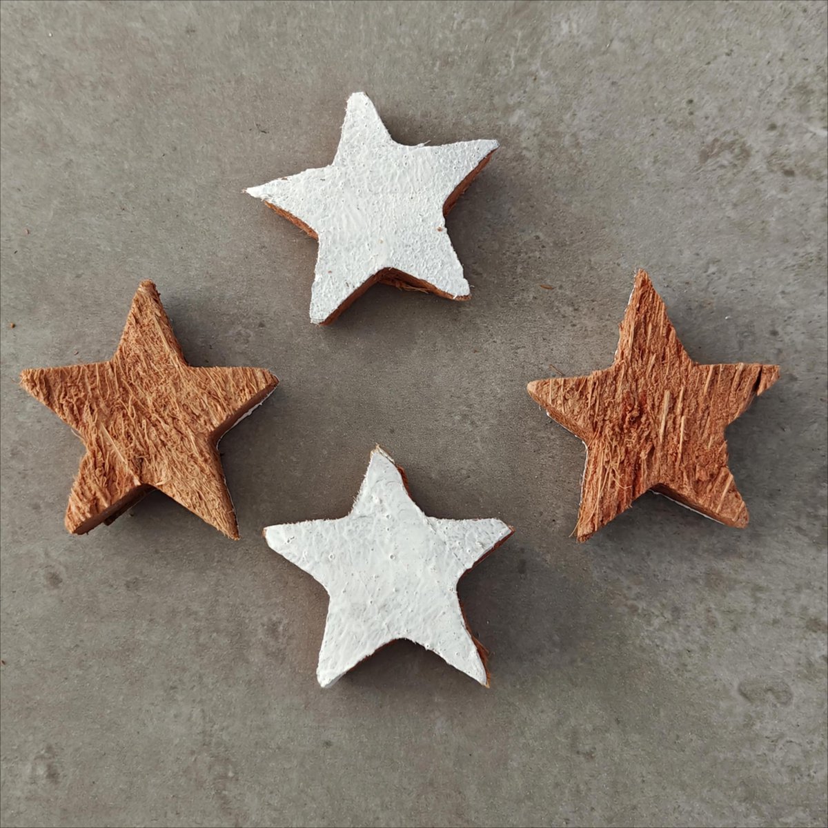Coconut Star 5 Cm Half White 100 pcs - kerstdecoratie voor binnen - kerst - stukjes - decoratie - kerstster - kokos - coco - ster