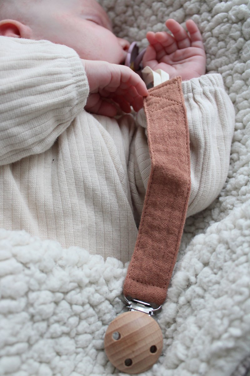 Speenkoord - katoen - Roest bruin kleur - houten knop - fopspeen - accessoires baby - speenketting - baby - kraamcadeau - stof - speenkoord jongen - speenkoord meisje - mommy musthaves