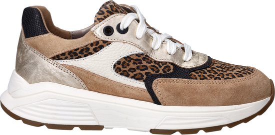 Sneaker beige avec imprimé léopard, accents dorés et blancs, semelle blanche.