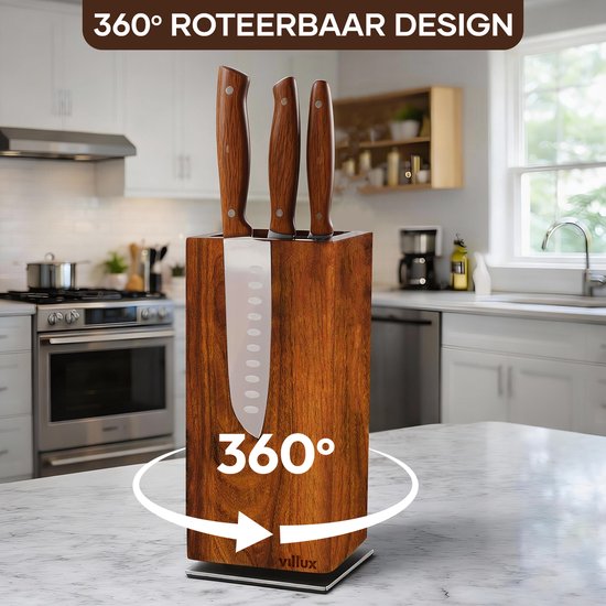 Houten messenblok met 360° roteerbaar design, waarin drie messen met houten handvatten staan. In een lichte keuken.