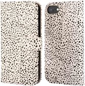 imoshion Hoesje - Geschikt voor Apple iPhone SE (2022) / SE (2020) / 8 / 7 / 6s / 6 - Design Bookcase smartphone - Desert Dots