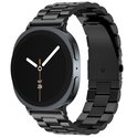 Zwart metalen bandje om een smartwatch.