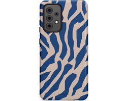 Casetastic Hoesje Geschikt voor Samsung A52 (4G/5G/s) - Stijlvolle Beschermende Duo-layer Case - Blauwe Rivieren tussen het Zand