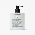 Witte pompflacon met REF Colour Boost Masque Vivid Turquoise. Blauwe lijn onderaan.