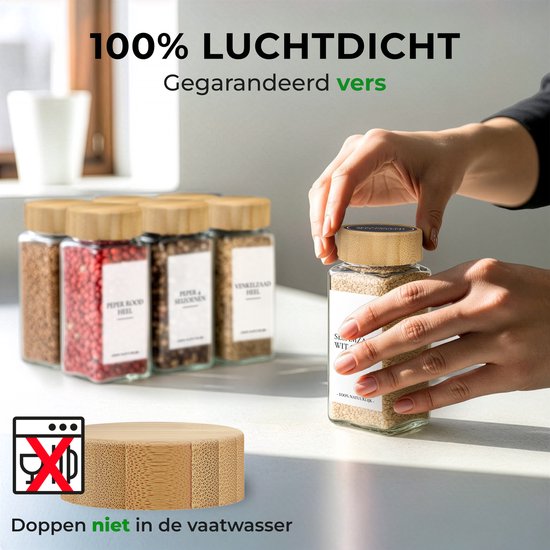 Soothe 24 Pots à Épices en Verre Carrés avec Couvercles en Bambou - 2 Types de Couvercles à Saupoudrer - Saupoudreur d'Épices - Spice Jars - Ensemble Complet incluant des Étiquettes d'Épices, un Stylo Craie et des Accessoires - 120ml