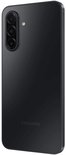 Zwarte Samsung smartphone, achterkant met drievoudige camera.