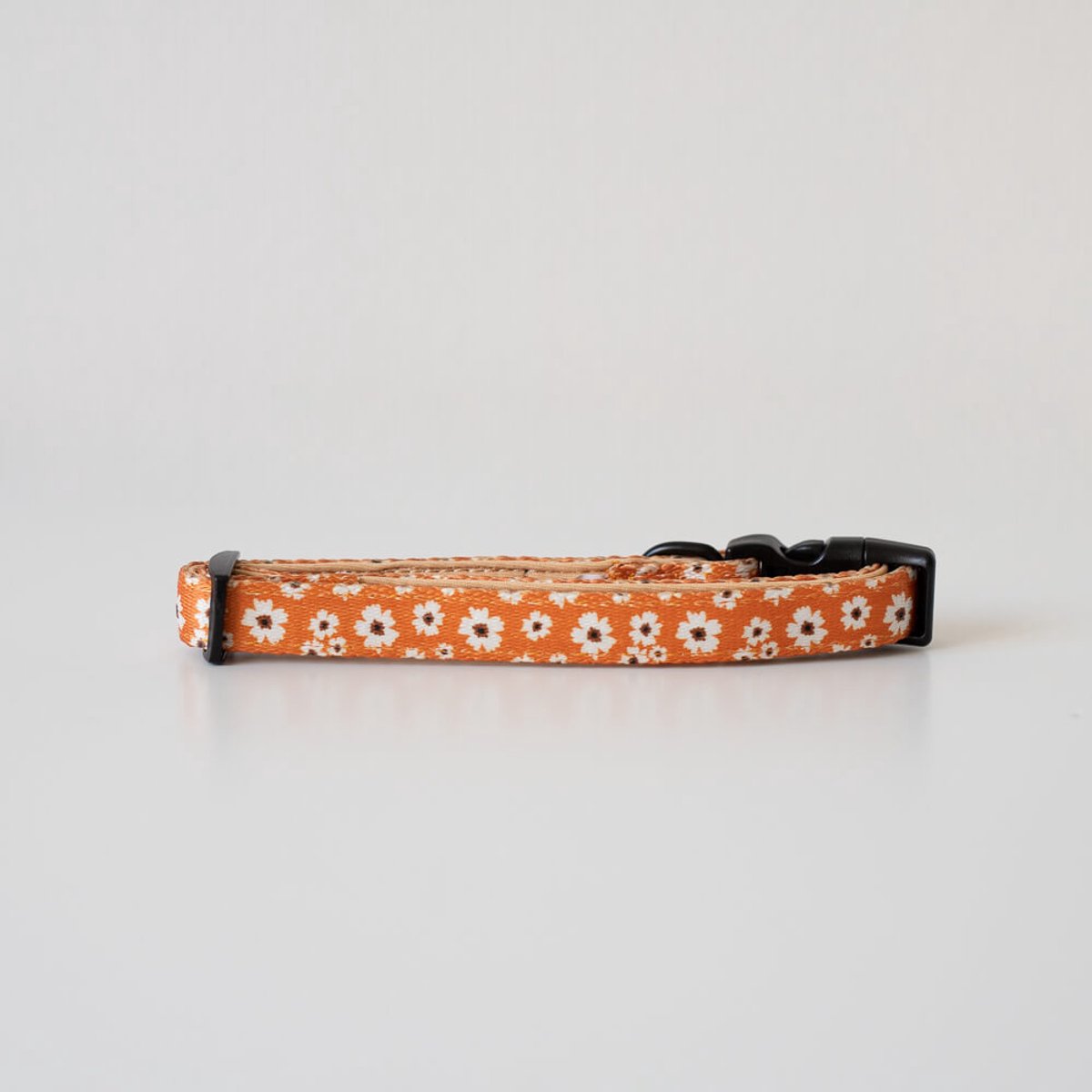 Pip & Palms - Honden Halsband Ditzy Daisy - Oranje - Maat XS (22–30 cm) - 1,5cm breed - Comfortabel & Stijlvol - Hondenhalsband - voor Kleine honden