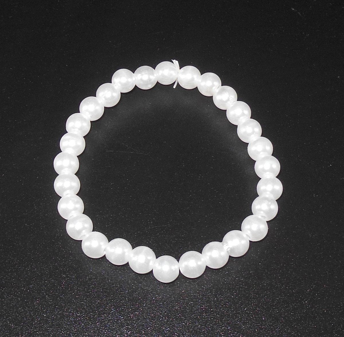 Armbandje kinderen witte parels