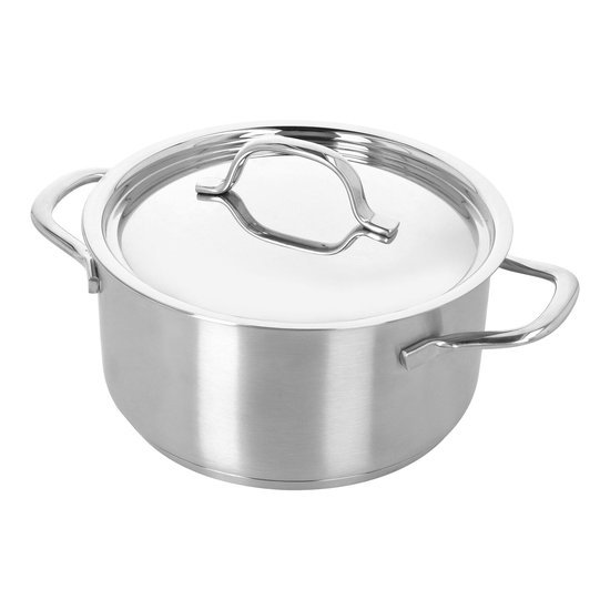 Casserole en inox avec couvercle, finition brillante, à deux poignées.