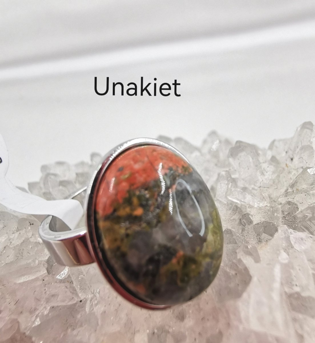 Ring met edelsteen - Unakiet - groen-oranje - ovaal - Zilverkleurig - RVS - maat 20 - Edelsteen ringen zijn niet alleen prachtige sieraden, maar ook dragers van diepe betekenis en symboliek.