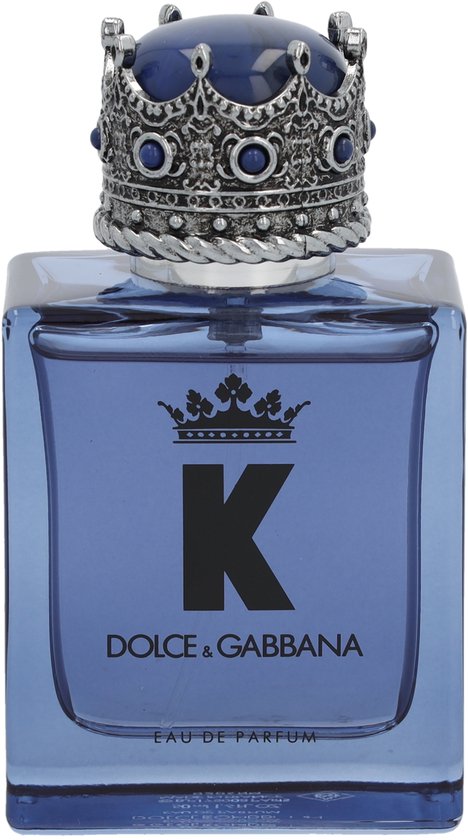 Lichtblauwe Dolce & Gabbana K Eau de Parfum fles met een zilveren kroon dop met blauwe steentjes.