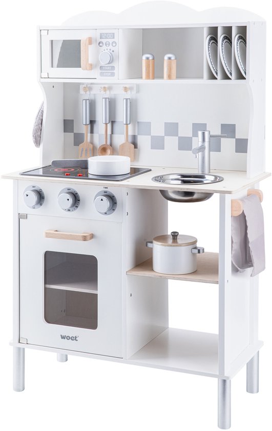 Witte houten kinderkeuken met grijze details, kookplaat met licht en geluid, oven, magnetron, spoelbak en accessoires.