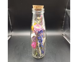 Droogbloemen in een fles met kurk | Droogbloemen in glas | decoratie | vaas | droogbloemen in fles | boeket | bloemstuk | bloemen in glas | fleurig | fles met kurk | cadeau | woondecoratie | interieur | vintage
